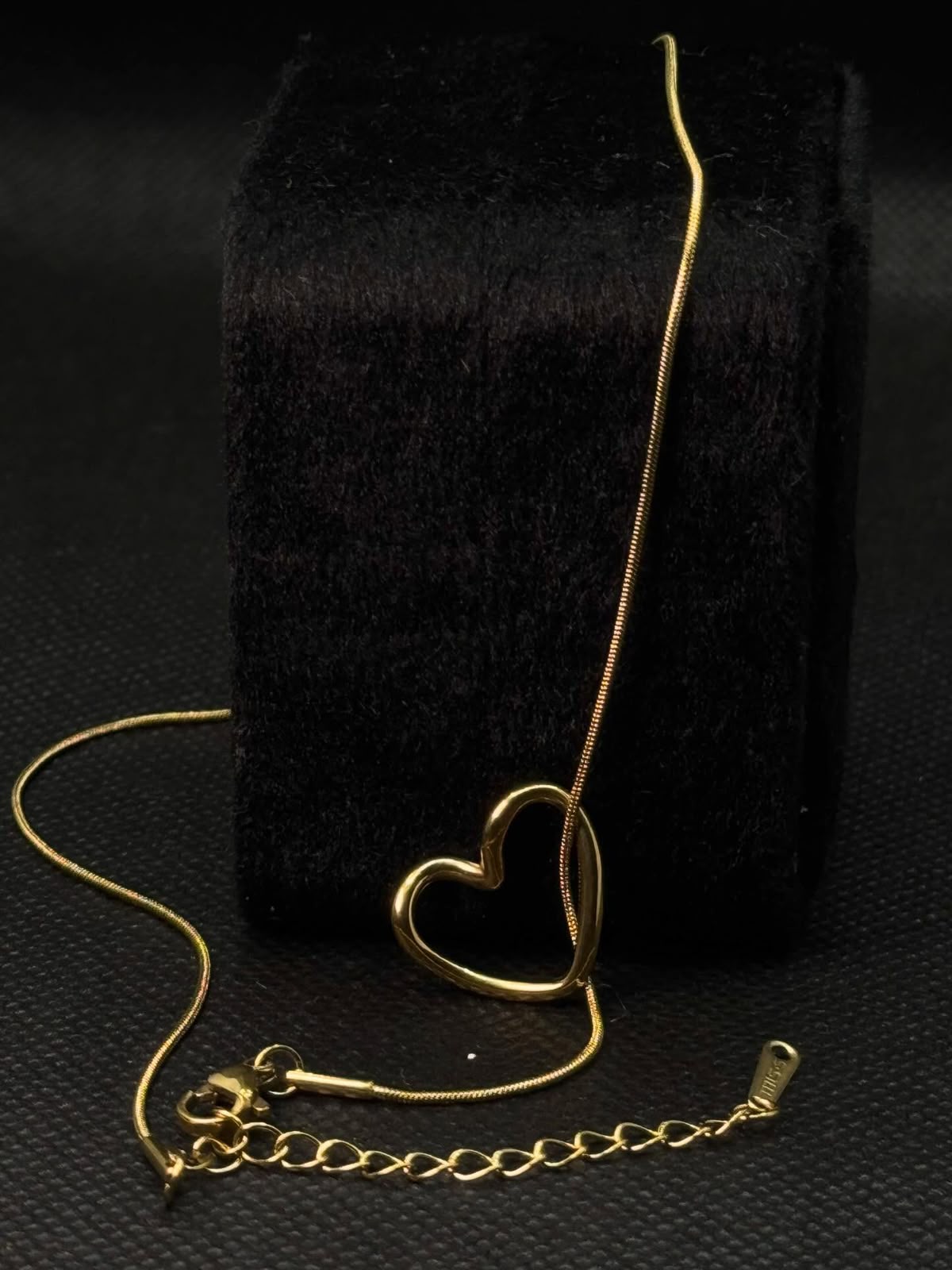 Sleek-Heart-Pendant