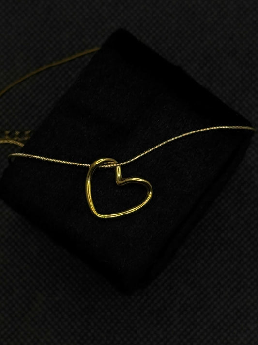 Sleek-Heart-Pendant