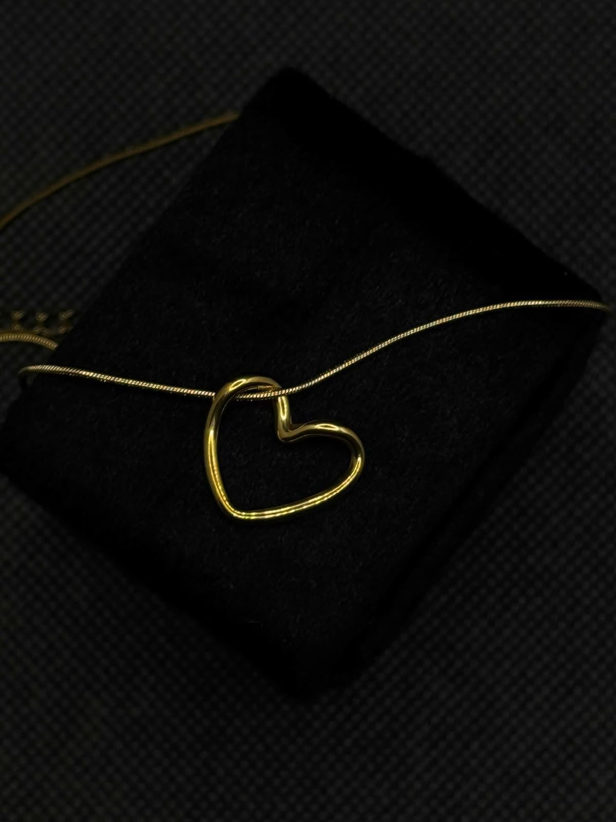 Sleek-Heart-Pendant